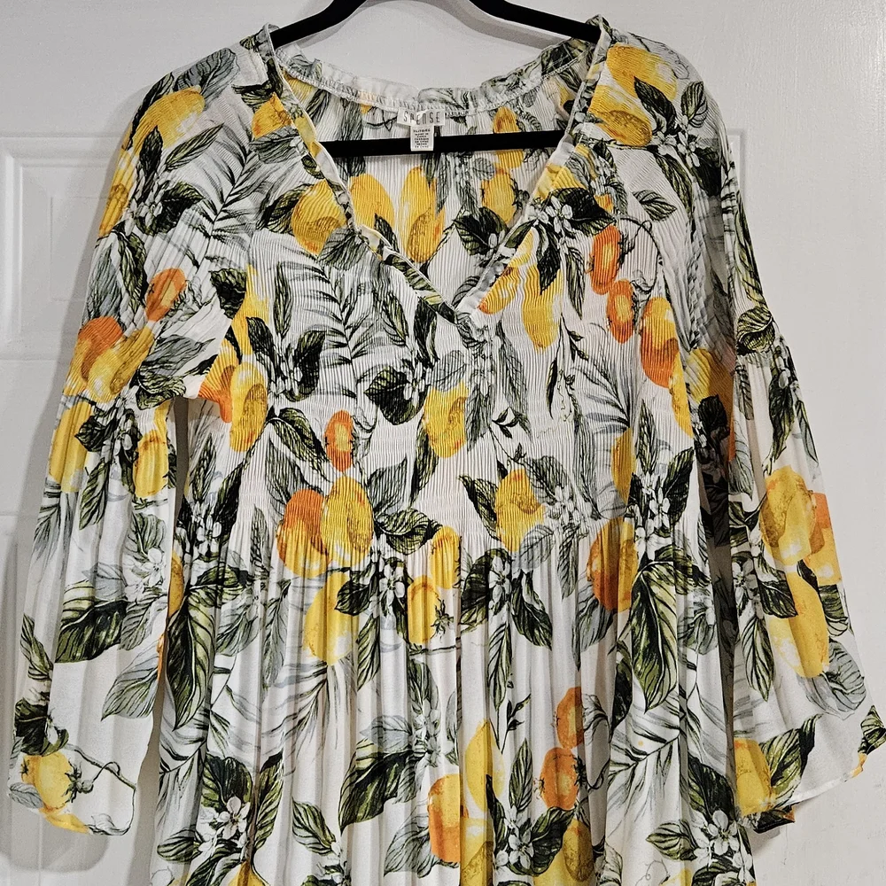 Floral V-Neck Blouse - Picture 2 of 4